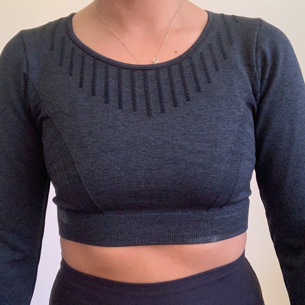 Long sleeve crop workout top